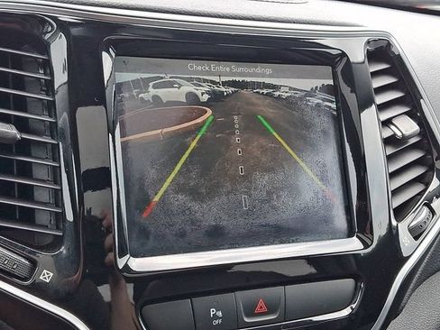 Certified 2019 Jeep Cherokee Limited w/ Trailer Tow Group AWD/4WD image 24