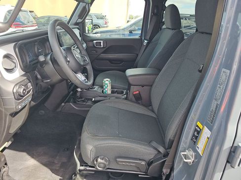 Used 2025 Jeep Wrangler Unlimited Sahara w/ Safety Group image 8