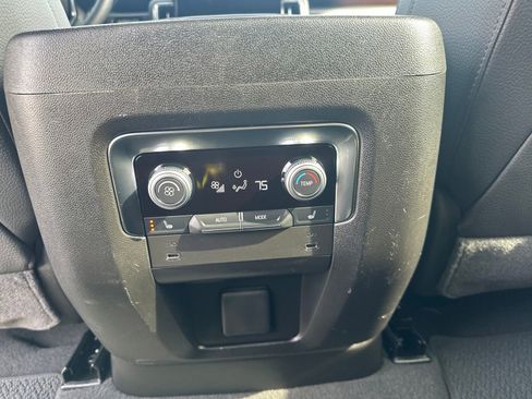 Used 2025 GMC Yukon XL Denali AWD/4WD image 20