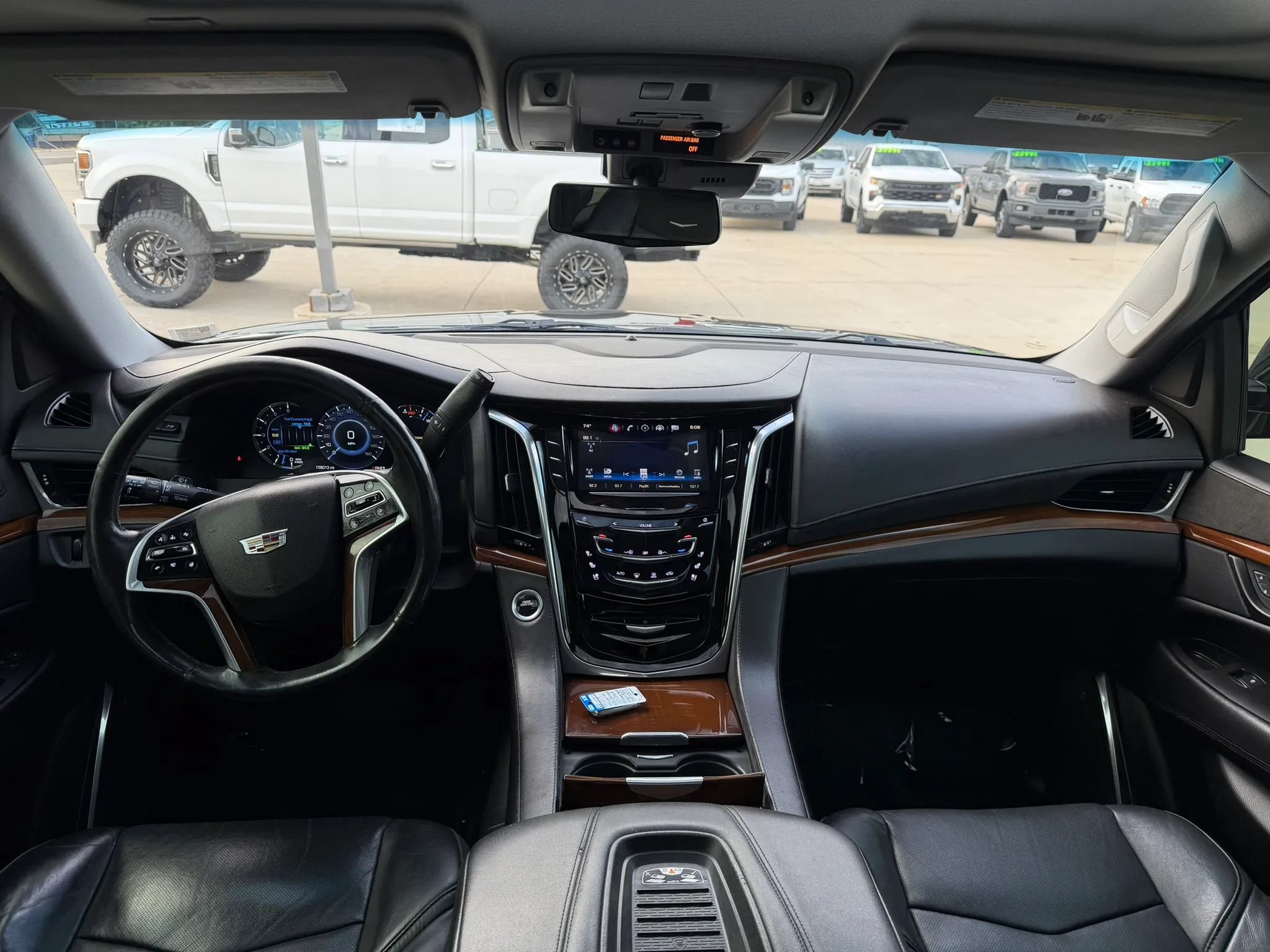 Used 2019 Cadillac Escalade Luxury AWD/4WD image 17