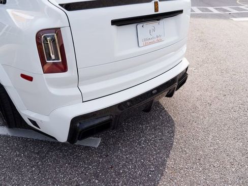 Used 2023 Rolls-Royce Cullinan w/ Cullinan Package image 16