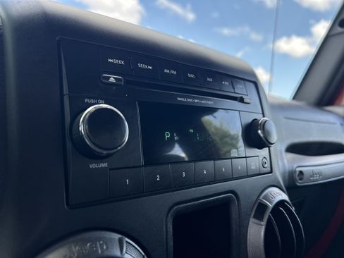 Used 2015 Jeep Wrangler Unlimited Sport AWD/4WD image 13