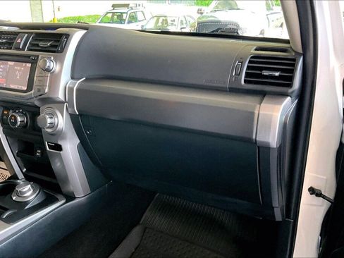 Used 2018 Toyota 4Runner SR5 AWD/4WD image 11