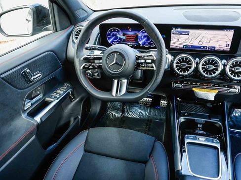 Used 2024 Mercedes-Benz EQB 300 4MATIC image 14