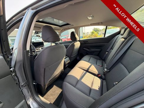 Used 2023 Nissan Altima 2.5 SV w/ SV Premium Package FWD image 15