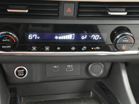 Certified 2023 Nissan Rogue SV FWD image 18