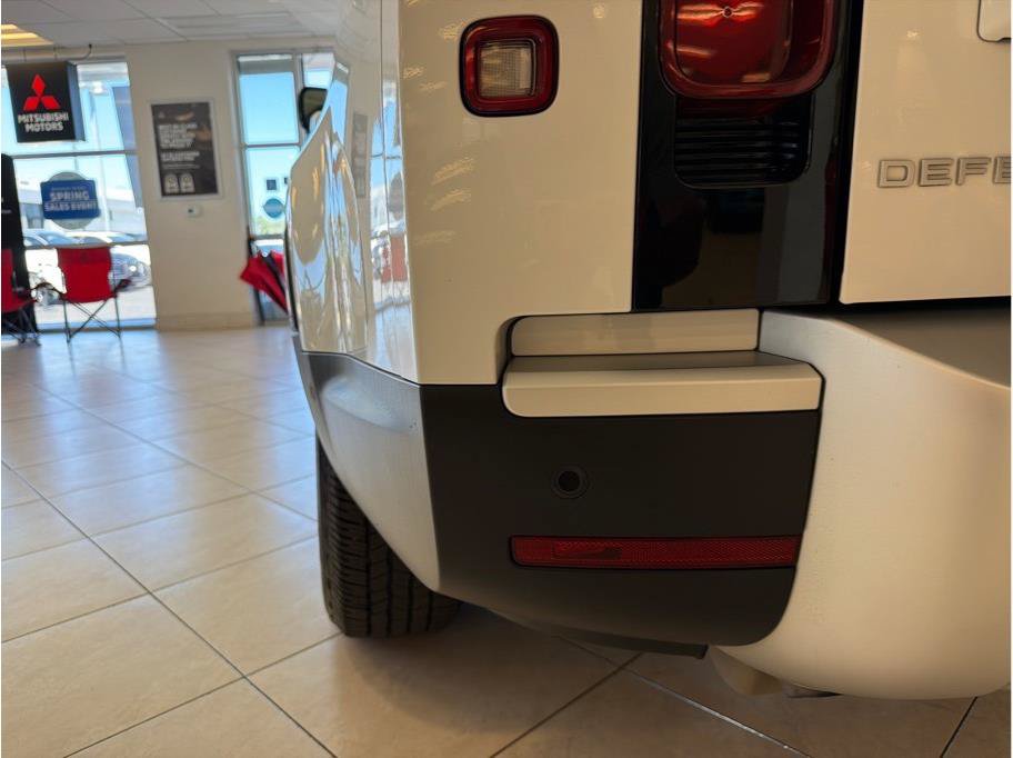 Used 2023 Land Rover Defender 130 SE AWD/4WD image 46