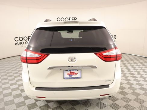 Used 2018 Toyota Sienna Limited Premium image 25