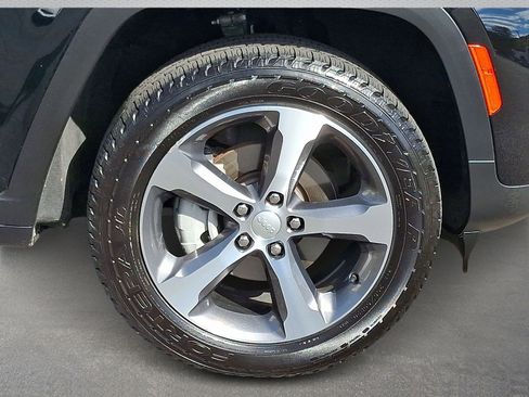 Certified 2023 Jeep Grand Cherokee Limited image 8