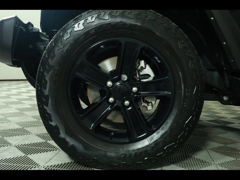 Used 2021 Jeep Wrangler Unlimited Sahara image 5