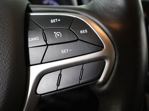 Used 2022 Jeep Grand Cherokee Limited image 43