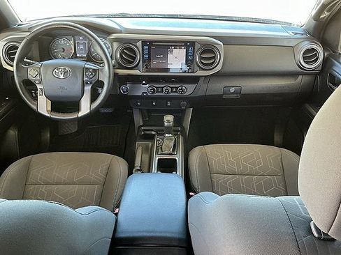 Used 2017 Toyota Tacoma TRD Sport w/ Tow Package image 15