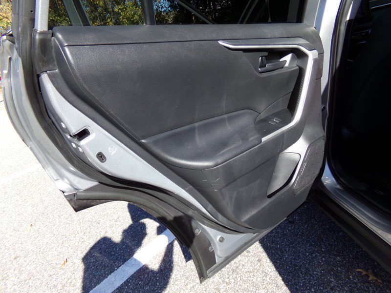 Used 2021 Toyota RAV4 LE AWD/4WD image 41