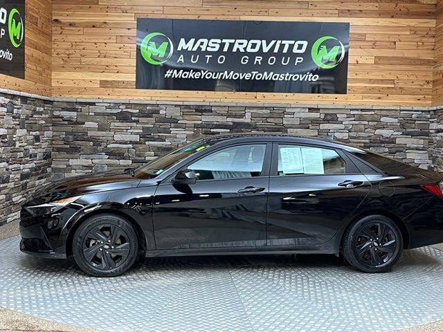 Certified 2023 Hyundai Elantra Blue FWD image 5
