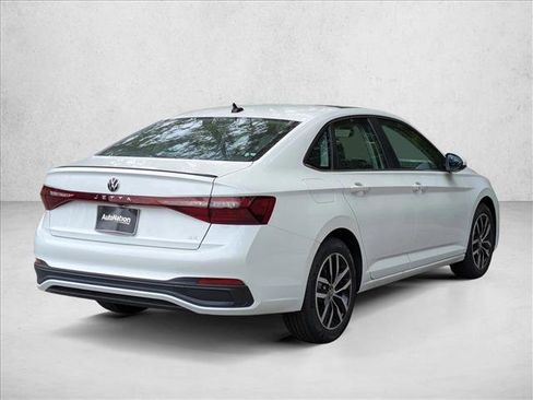 Used 2025 Volkswagen Jetta SE FWD image 2
