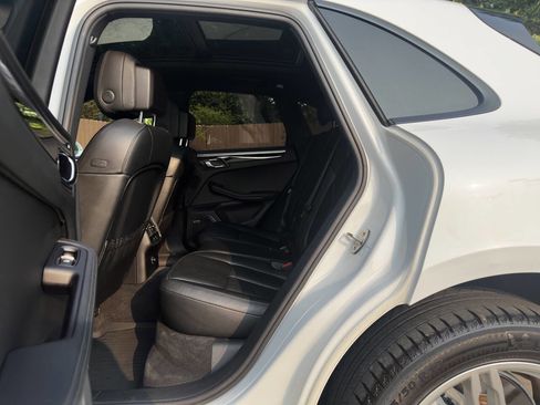 Used 2016 Porsche Macan S image 7