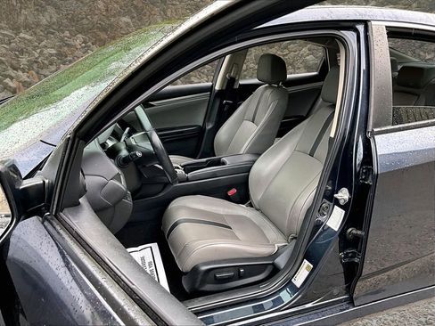 Used 2018 Honda Civic Touring image 22