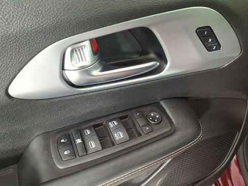 Used 2022 Chrysler Pacifica Touring-L w/ S Appearance Package image 15