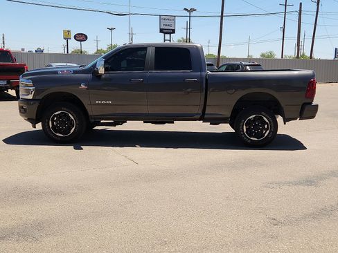 Used 2026 RAM 2500 Laramie AWD/4WD image 2