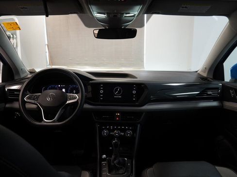 Used 2022 Volkswagen Taos SEL w/ Panoramic Sunroof Package image 9