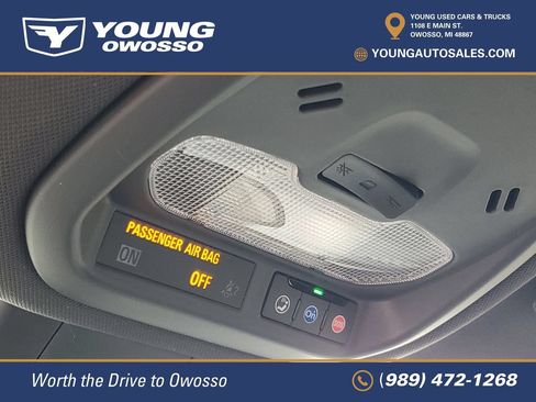 Used 2024 Chevrolet Trax RS FWD image 17