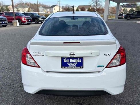 Used 2016 Nissan Versa SV image 5