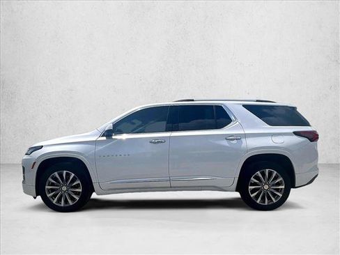 Used 2023 Chevrolet Traverse Premier FWD image 6