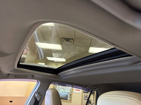 Used 2015 Toyota RAV4 Limited AWD/4WD image 5