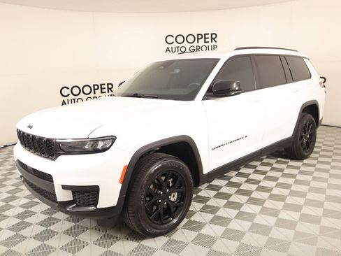 Used 2024 Jeep Grand Cherokee L Laredo RWD image 10