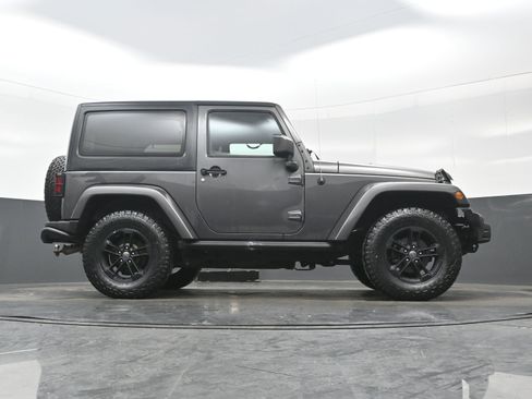 Used 2017 Jeep Wrangler Sahara image 27