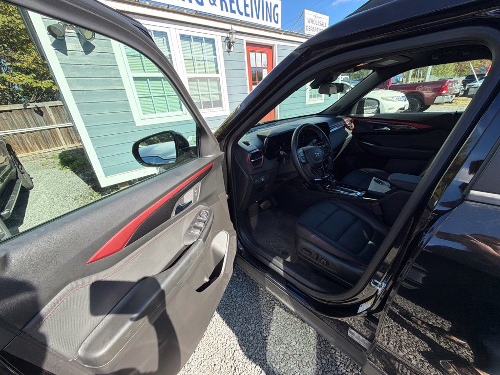 Used 2025 Chevrolet TrailBlazer RS FWD image 14
