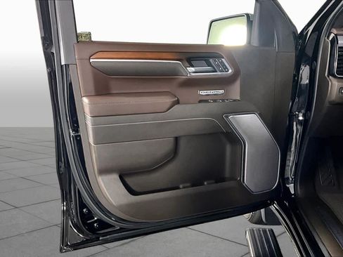 Certified 2025 GMC Sierra 1500 Denali w/ Denali Reserve Package AWD/4WD image 21