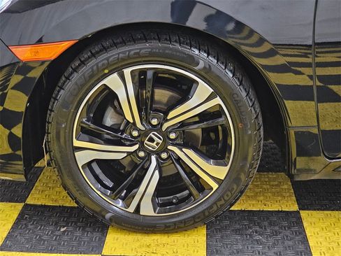 Used 2016 Honda Civic Touring image 9