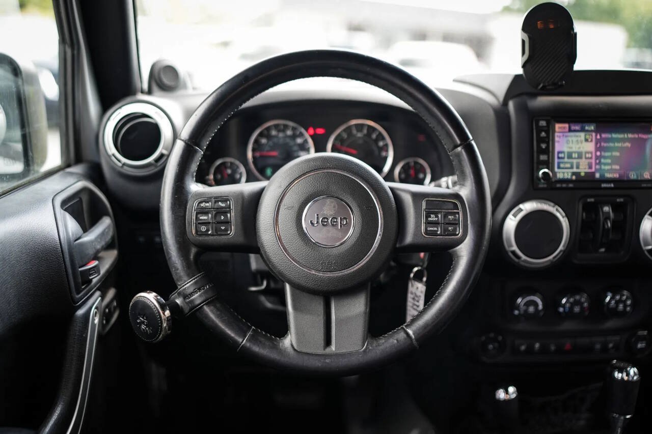 Used 2012 Jeep Wrangler Unlimited Rubicon w/ Dual Top Group AWD/4WD image 43