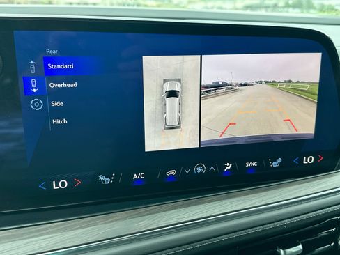 Used 2025 Chevrolet Tahoe LT AWD/4WD image 17