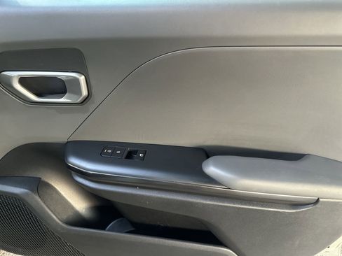 Used 2025 Kia K4 LXS image 25