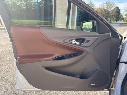 Used 2016 Chevrolet Malibu LT w/ Leather Package image 10