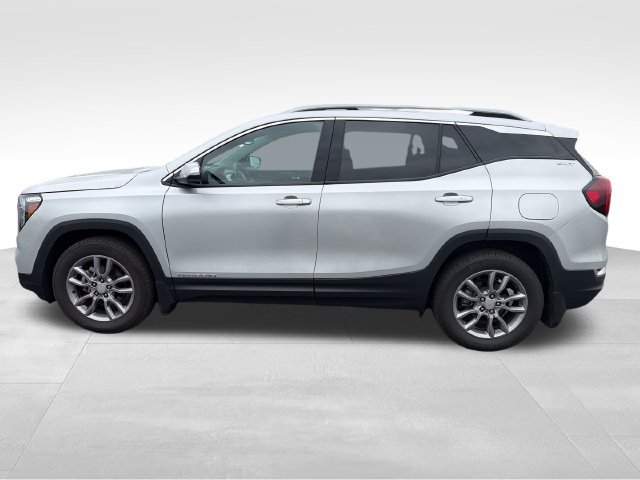 Used 2022 GMC Terrain SLT w/ Tech Package AWD/4WD image 2