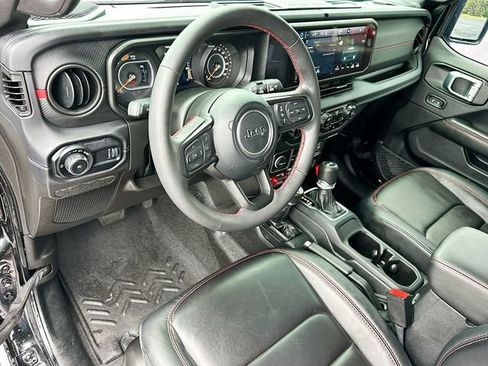 Used 2024 Jeep Wrangler Unlimited Rubicon AWD/4WD image 9