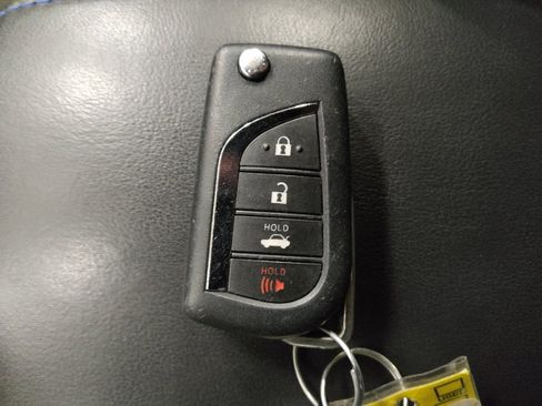 Used 2020 Toyota Corolla SE FWD image 32