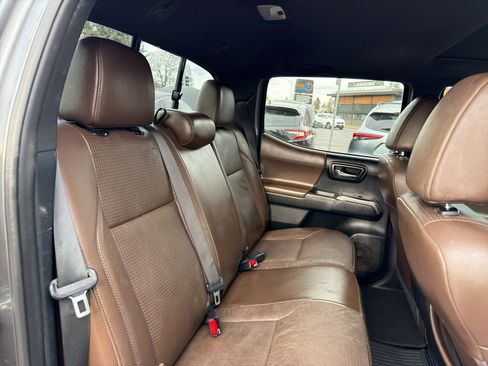 Used 2016 Toyota Tacoma Limited image 14