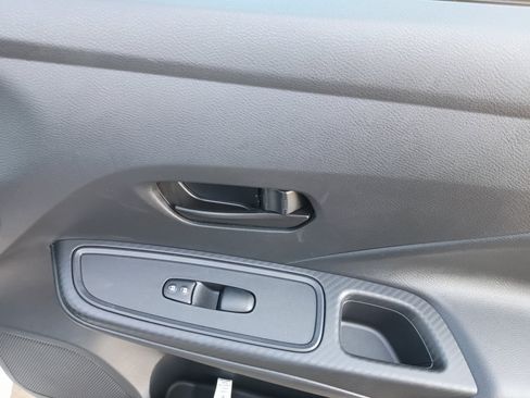 Used 2025 Nissan Versa S w/ S Plus Package FWD image 31