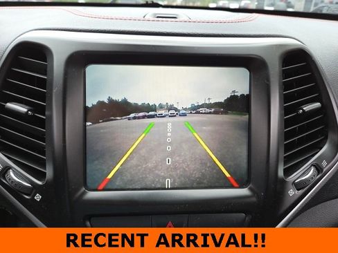 Used 2015 Jeep Cherokee Trailhawk w/ Cold Weather Group image 10