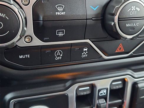 Used 2023 Jeep Wrangler Unlimited Sport image 15