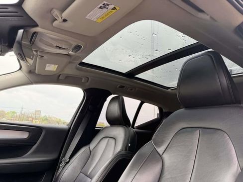 Used 2019 Volvo XC40 T5 Momentum AWD/4WD image 11