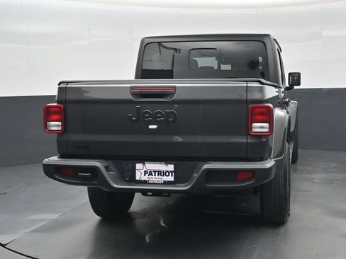 Used 2024 Jeep Gladiator Sport AWD/4WD image 2