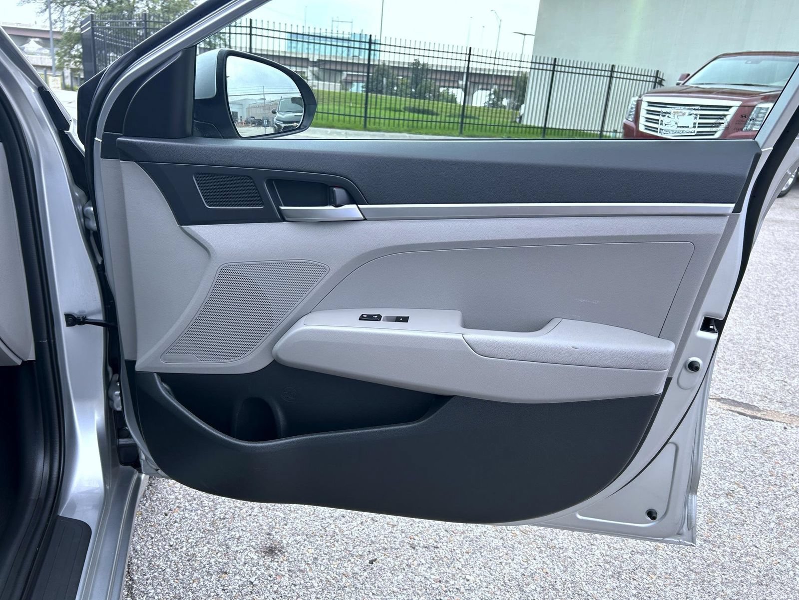 Used 2020 Hyundai Elantra SE FWD image 16