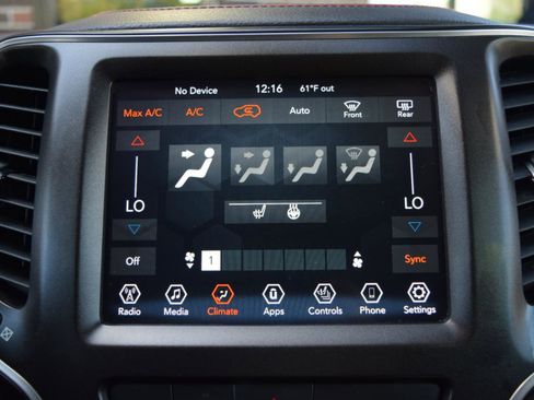 Used 2019 Jeep Cherokee Trailhawk w/ Comfort/Convenience Group AWD/4WD image 27