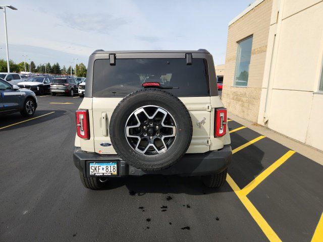 Used 2025 Ford Bronco Outer Banks AWD/4WD image 3