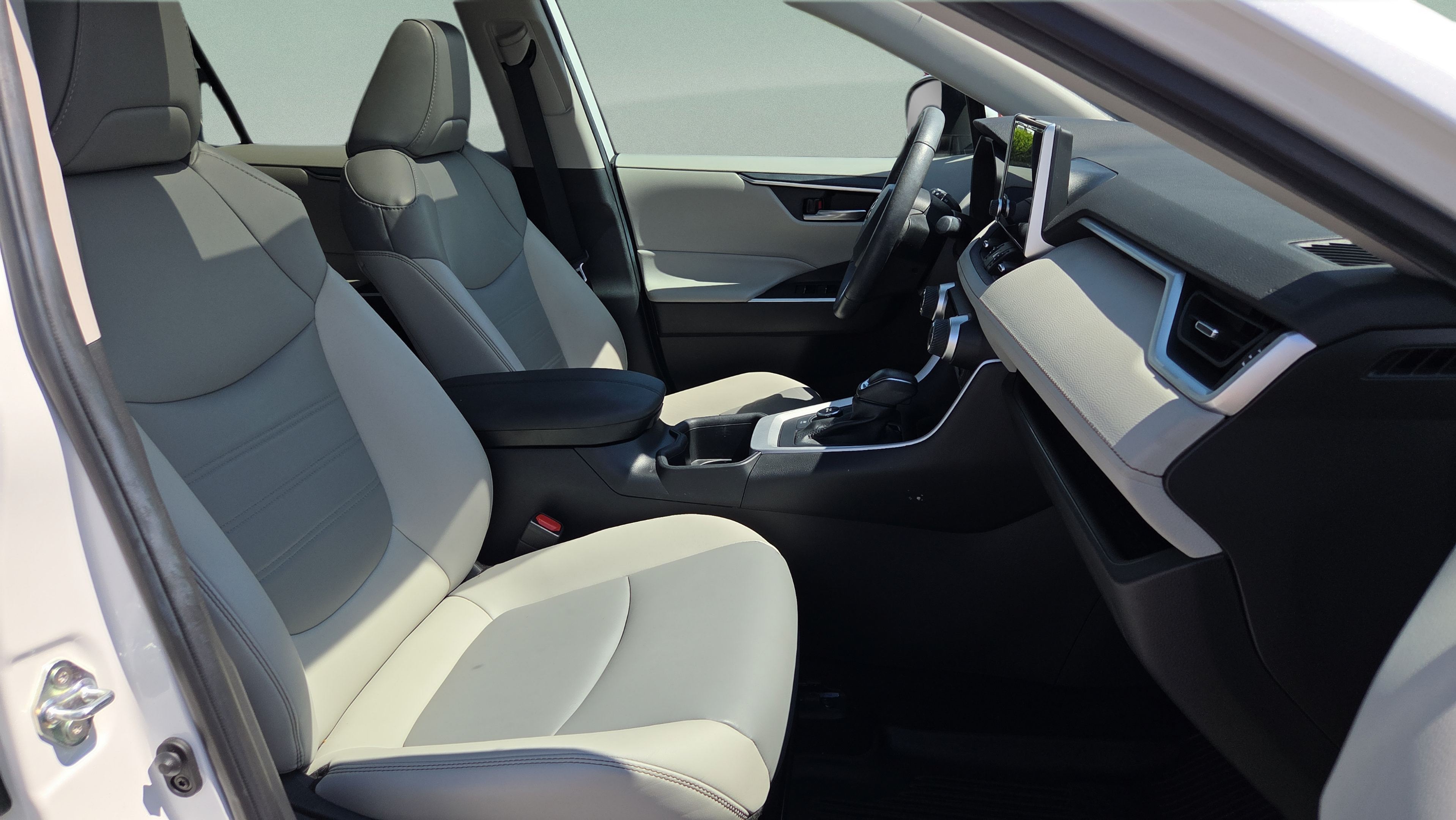 Certified 2023 Toyota RAV4 XLE Premium AWD/4WD image 17